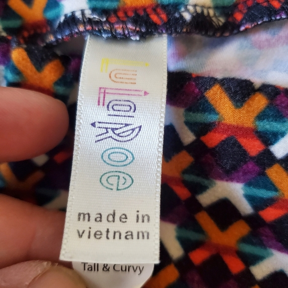 LuLaRoe Leggings Tall and Curvy will be free if bundled with another item - Picture 2 of 13